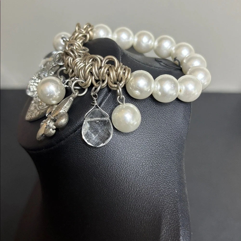 Glass Metal Victorian Charm Heart Fleur De Lis Pearl Stretch Bracelet